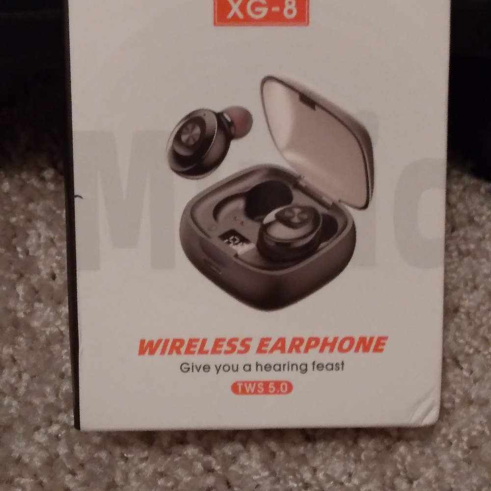 Wireless Bluetooth earbuds